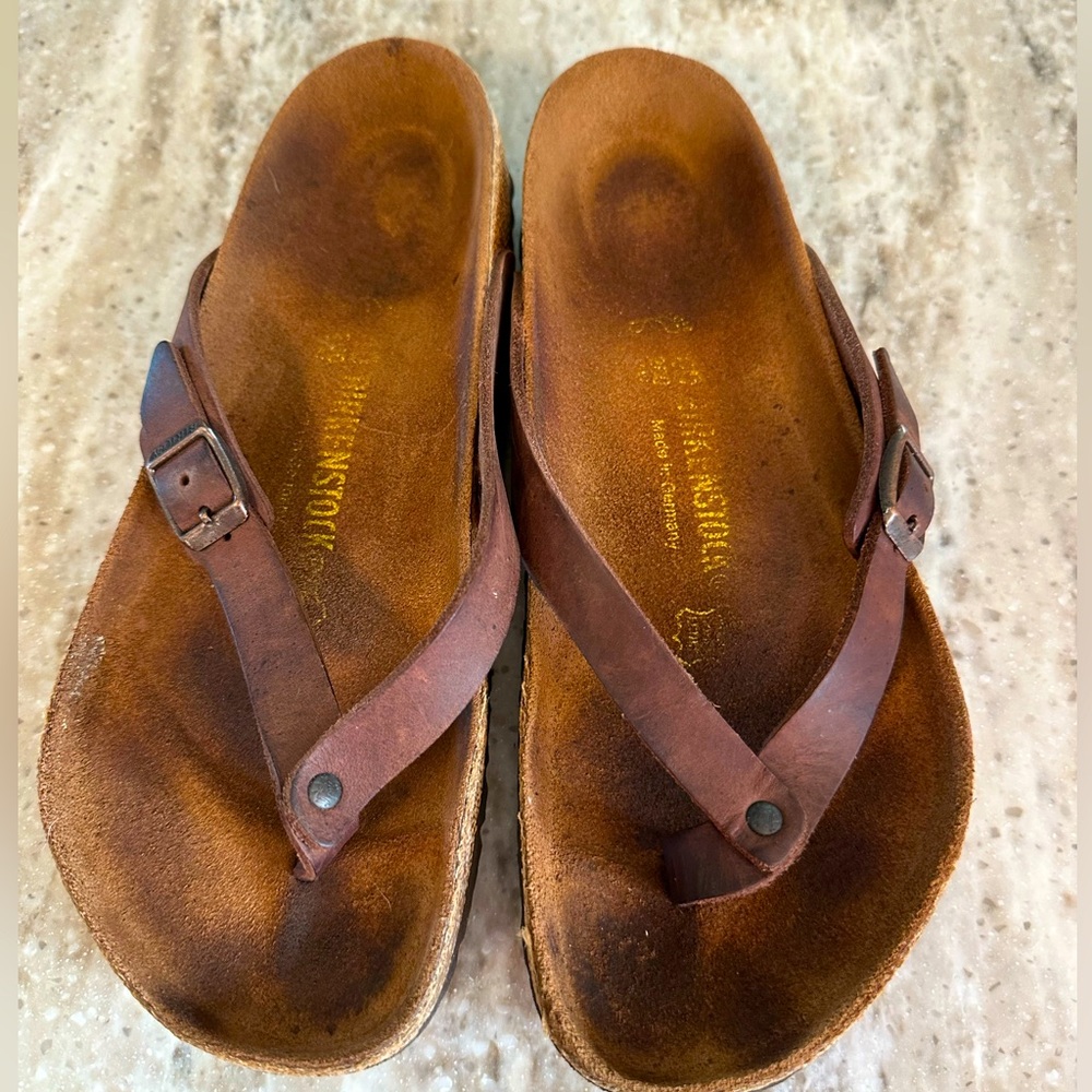 EUC BIRKENSTOCK Leather Flip Flop/Thong